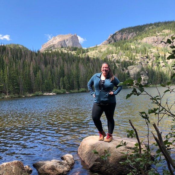 Meet your Posher, Macee Kae - Picture 4 of 6